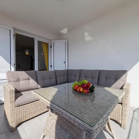 Haluga Apartament *