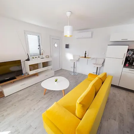 Haluga Apartament *