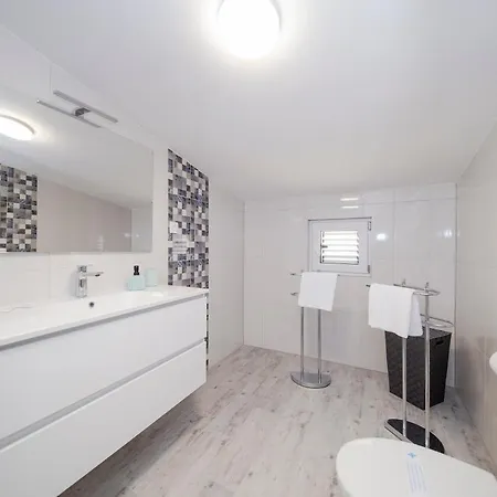 Apartment Haluga *