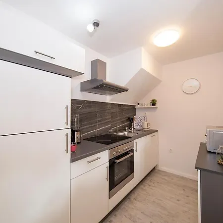 Haluga Apartman Pag Town